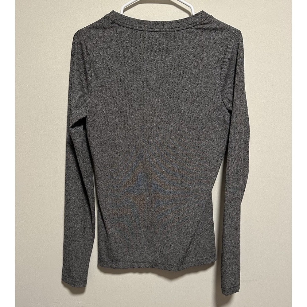 Athleta Women's Gray Long Sleeve Top Sz Medium With Buttons - Picture 4 of 5